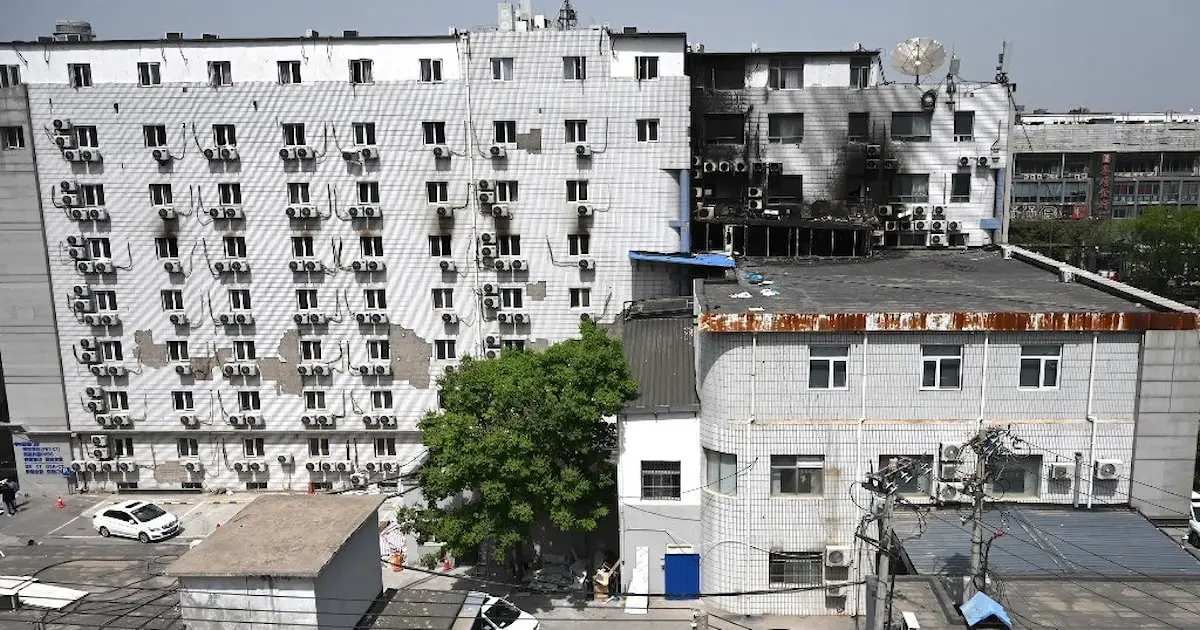 توقيف 12 شخصاً على خلفية حريق مستشفى بكين الدامي