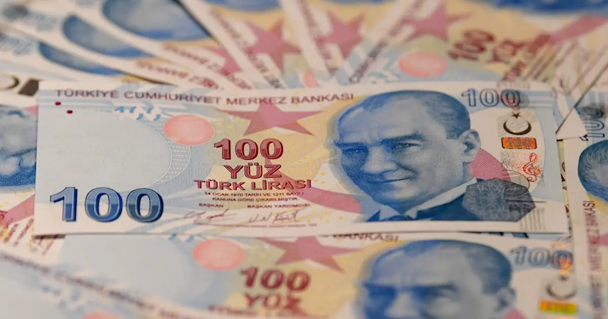 قفزة في سعر صرف الليرة التركية عقب قرار مفاجئ برفع الفائدة