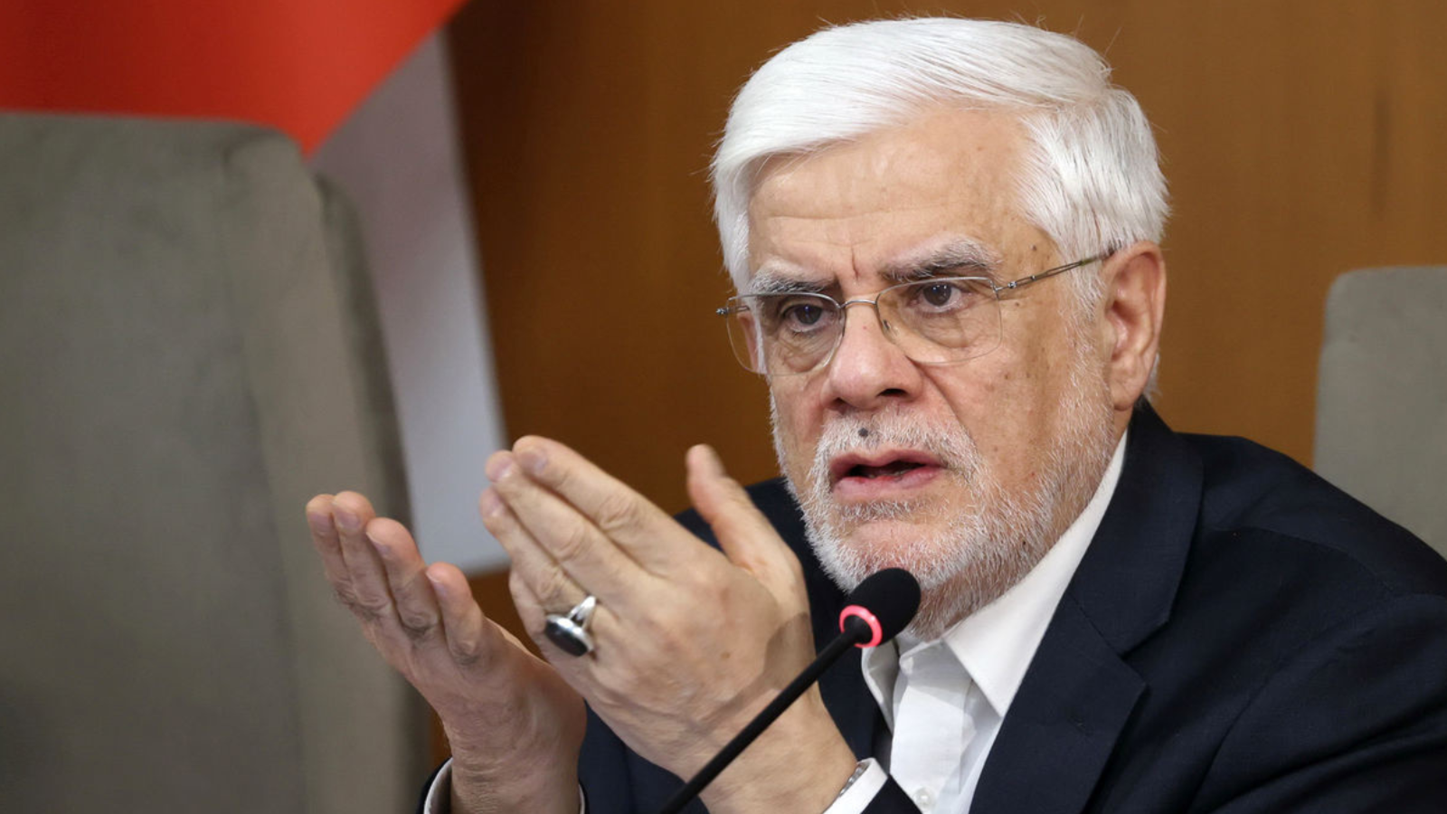 محمد رضا عارف: العدو يرهن الضغوط الاقتصادية بالتفكيك الاجتماعي وإيران تواجه حرباً مركبة