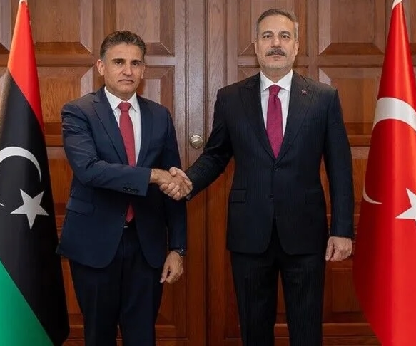 وزير الخارجية التركي يلتقي رئيس الأركان العامة الليبي بالوكالة لبحث التعاون العسكري والأمني