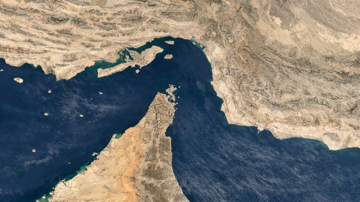 حرس الثورة: انفجار ناقلتي نفط بلغمين.. وعقوبات مرتقبة على شركات الشحن المخالفة