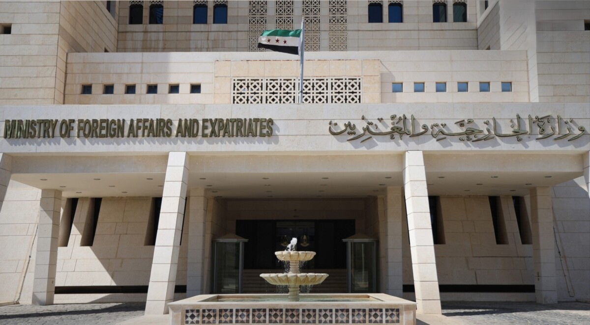 الخارجية السورية تدين استهداف سيارة مدنية بريف دمشق وتصفه بالخرق السافر للقانون الدولي