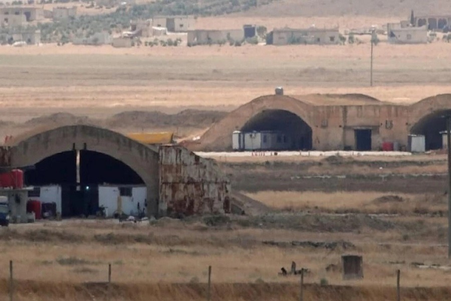 دوافع استهداف مطار أبو الظهور: صراع النفوذ والسيطرة على الأجواء السورية