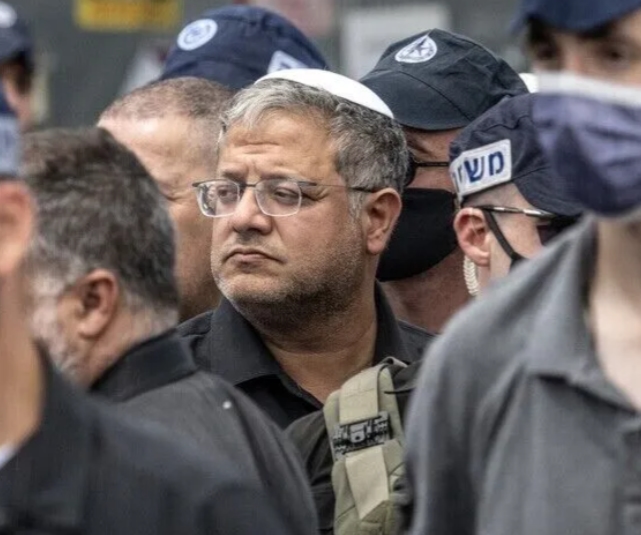 بن غفير يقتحم زنازين الأسيرات ويتبنى علناً تشديد ظروف اعتقالهن