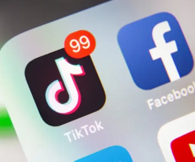 هيومن رايتس ووتش: فيسبوك وتيك توك تُستخدمان لتجنيد أطفال في جماعات مسلحة كولومبية