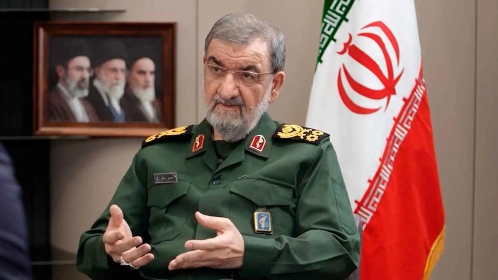 رضائي يكشف عن منطقة محظورة خارج مضيق هرمز.. ويؤكد: اختبرنا صاروخاً مضاداً للمدمرات