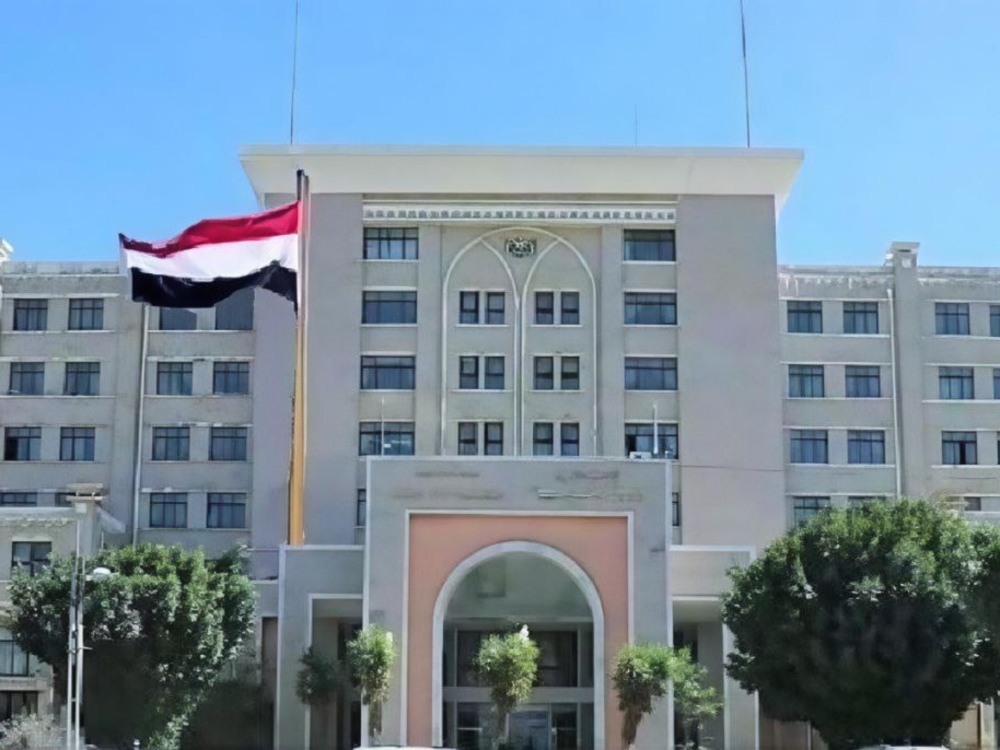 خارجية صنعاء: استمرار العمليات العسكرية السعودية يستوجب الرد حتى توقفها