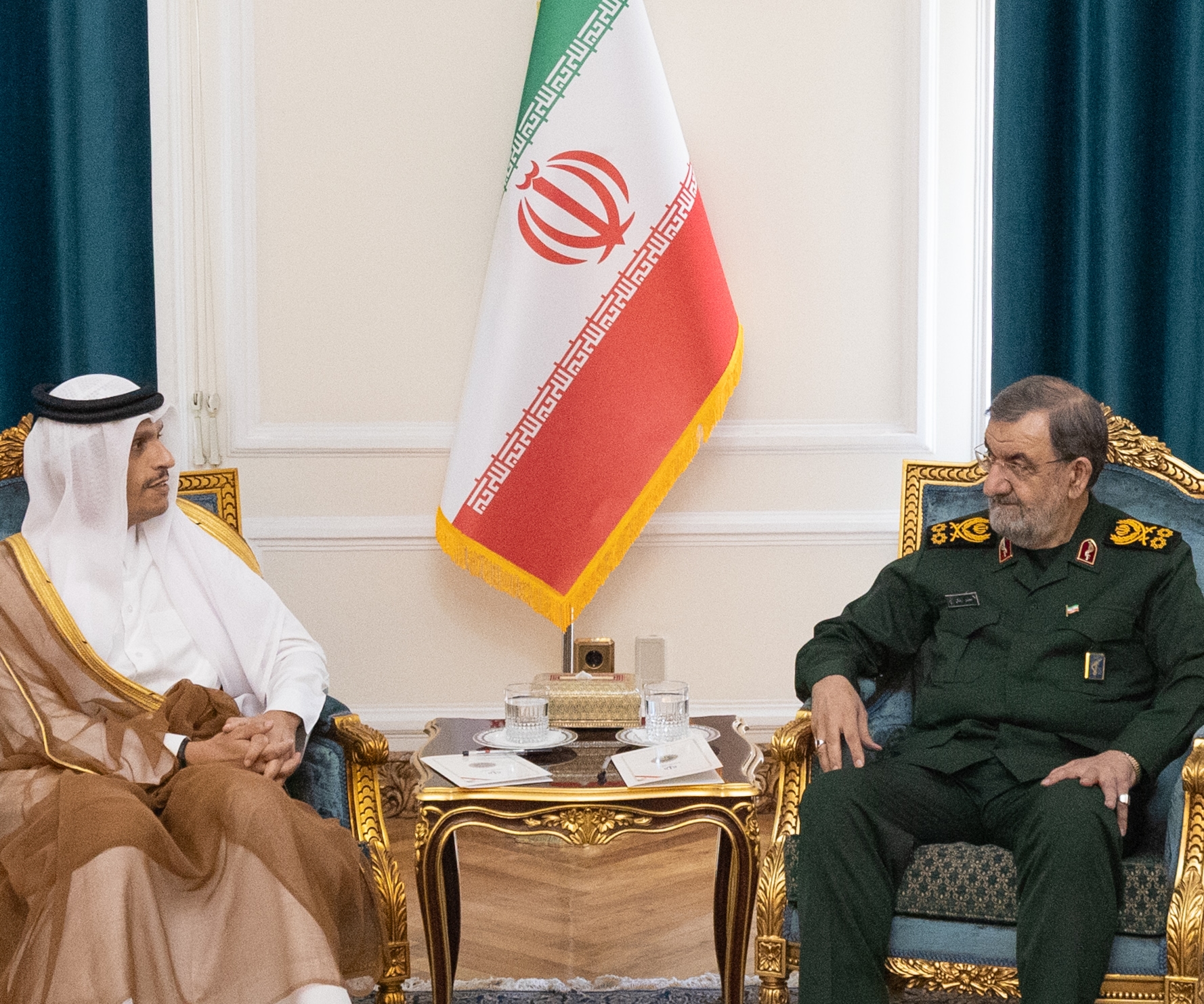 رضائي خلال لقائه رئيس وزارء قطر: على واشنطن تنفيذ شروط إيران وبعدها سنتخذ خطوة لإعادة فتح هرمز