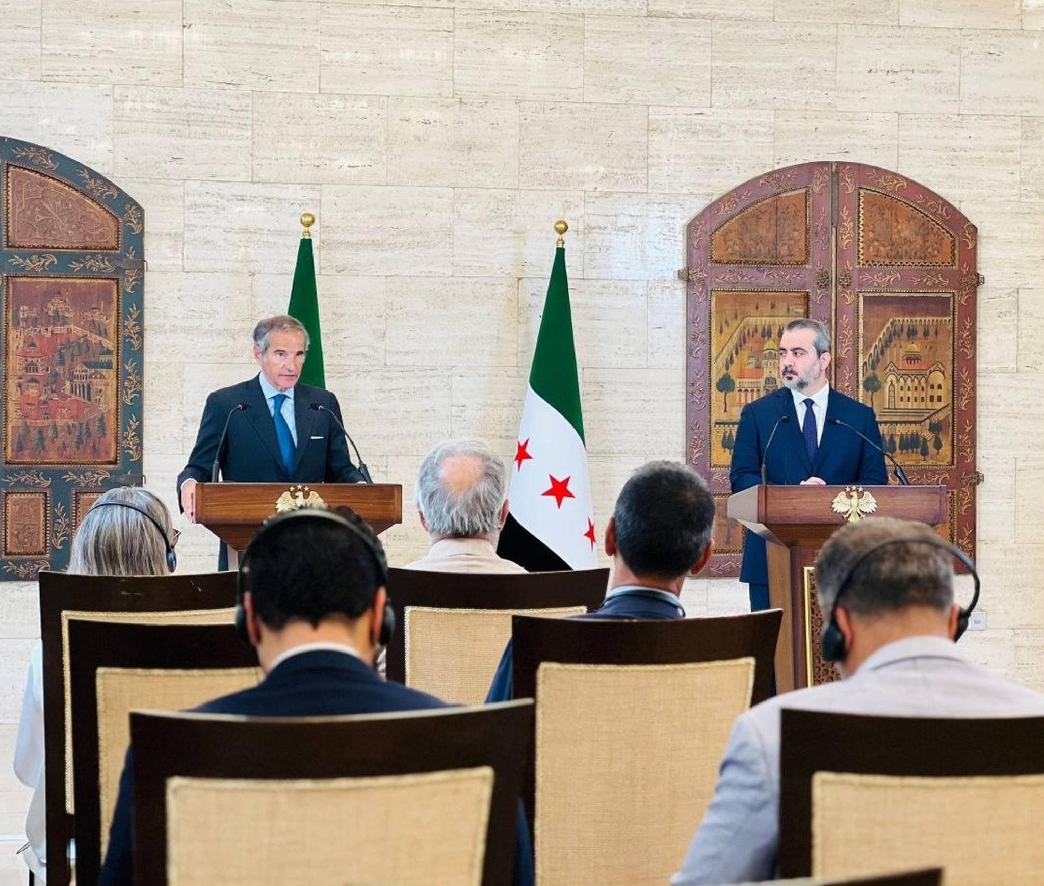 الشيباني يؤكد لغروسي حق سوريا في استخدام الطاقة النووية للأغراض السلمية وضمان بقاء المواد بعهدتها