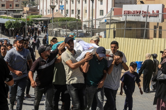 شهيدان و10 إصابات باعتداءات الاحتلال على غزة وارتفاع الحصيلة إلى 73,456 شهيداً