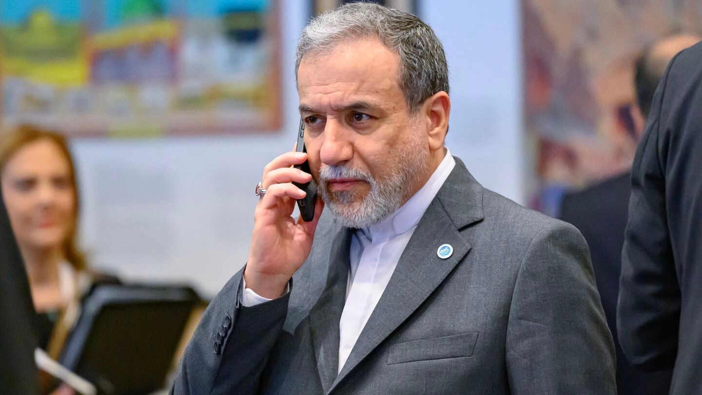 عراقتشي: عناصر حكومية أميركية تتلاعب بأسواق الطاقة لدعم "حرب خاسرة"
